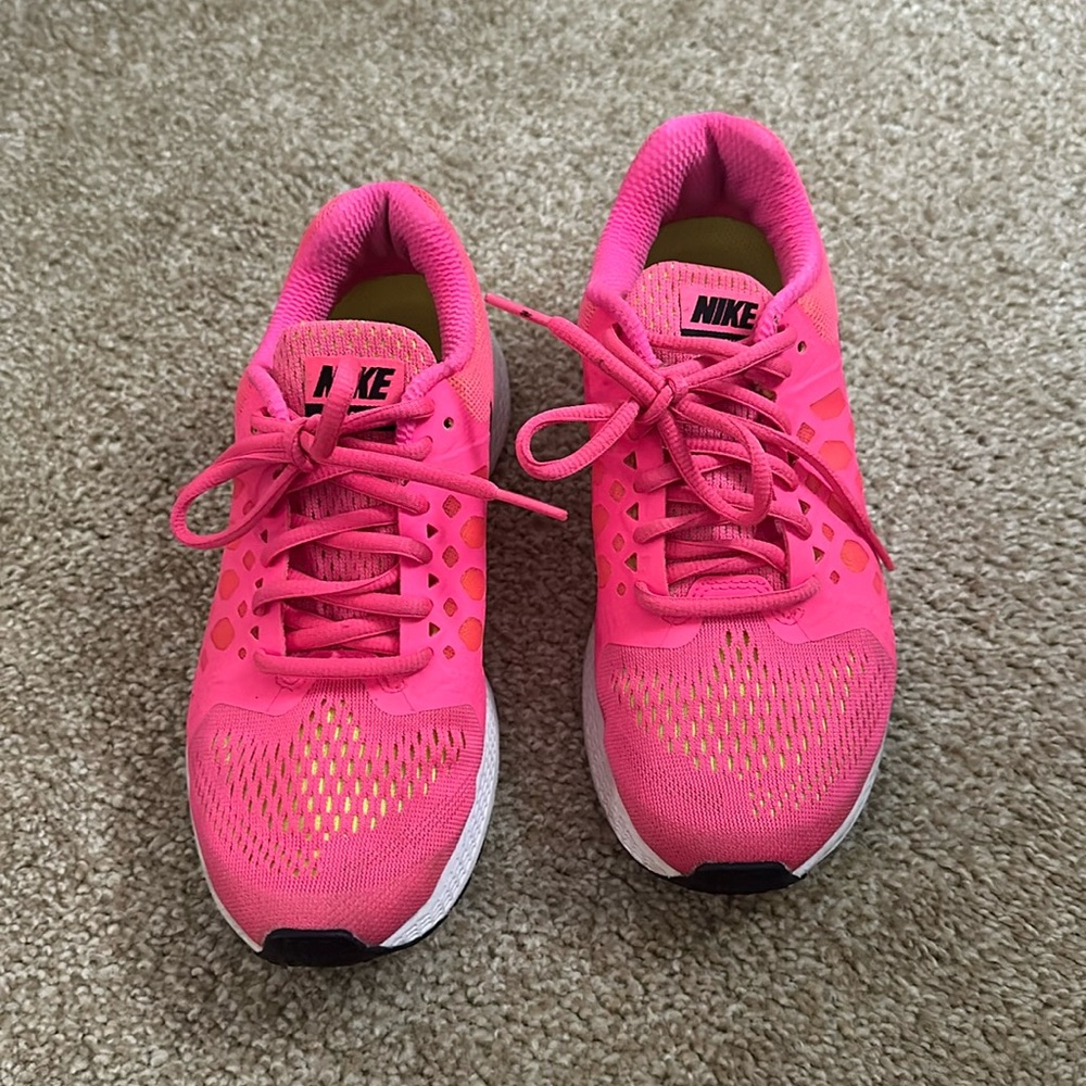 Nike women’s size 6 pink Pegasus 31 running sneakers